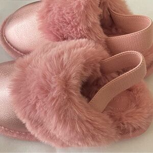 Cat & Cozy Pink Furry Kids Slippers, Sz 7/8